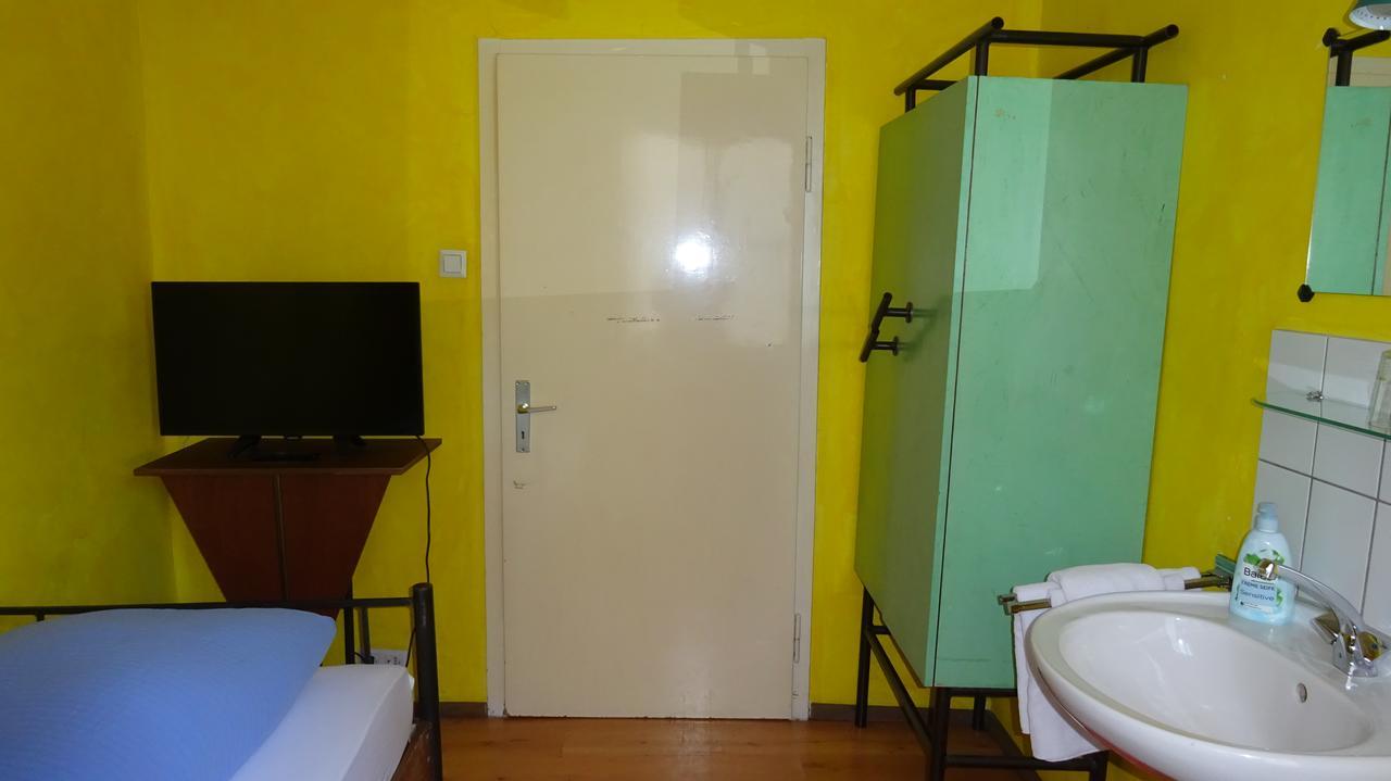 Hostel El Bocado ฟรีดริชส์ฮาเฟน ภายนอก รูปภาพ